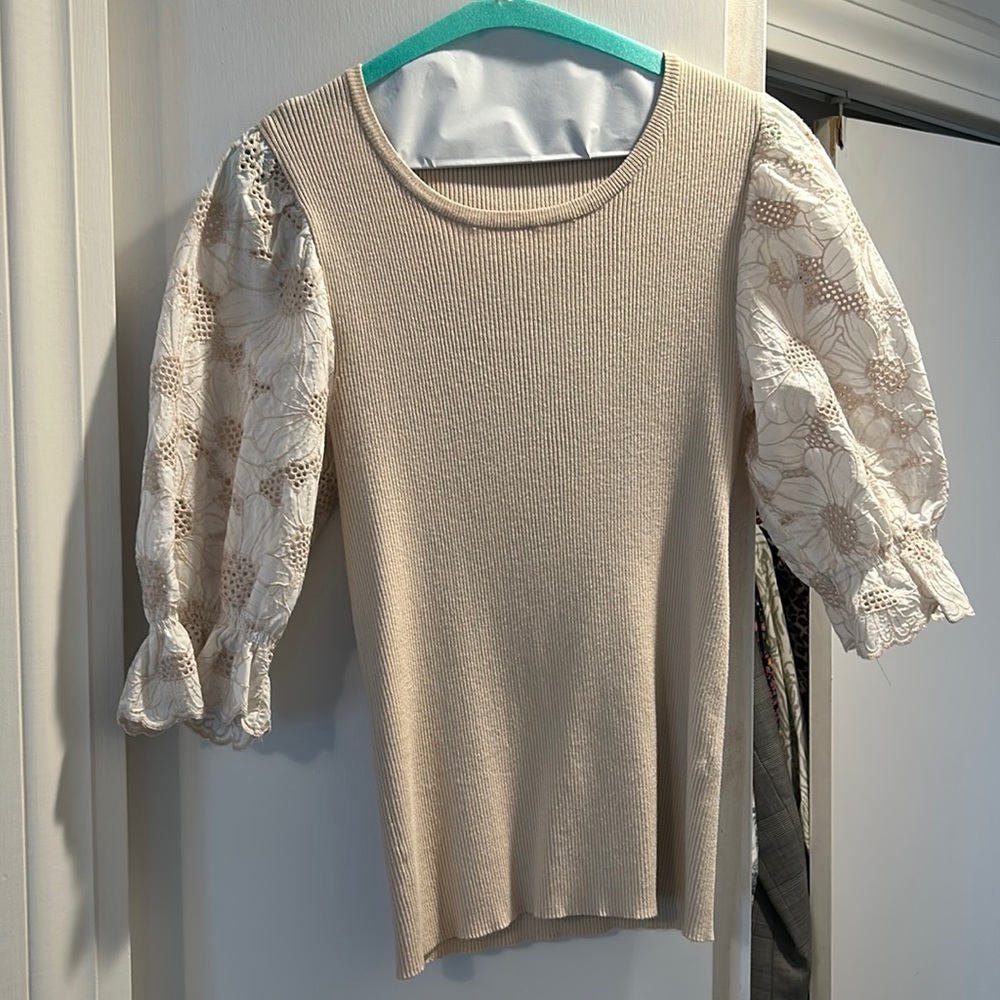 Elie Tahari tan and white embroidered puff sleeve top